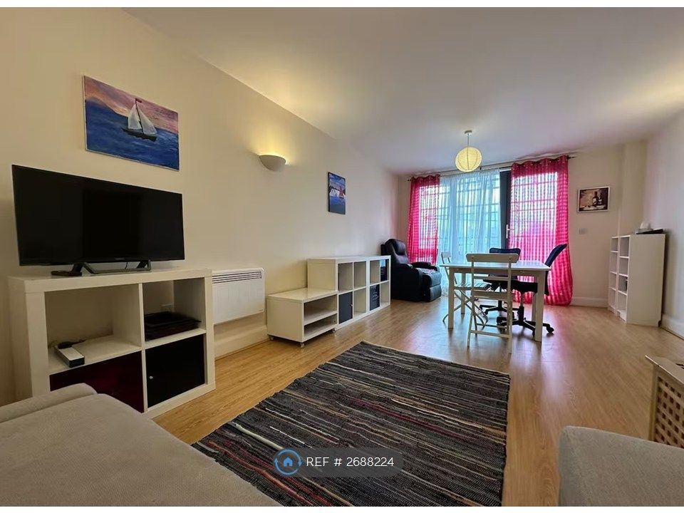 Property photo 1 of 8 Living Room