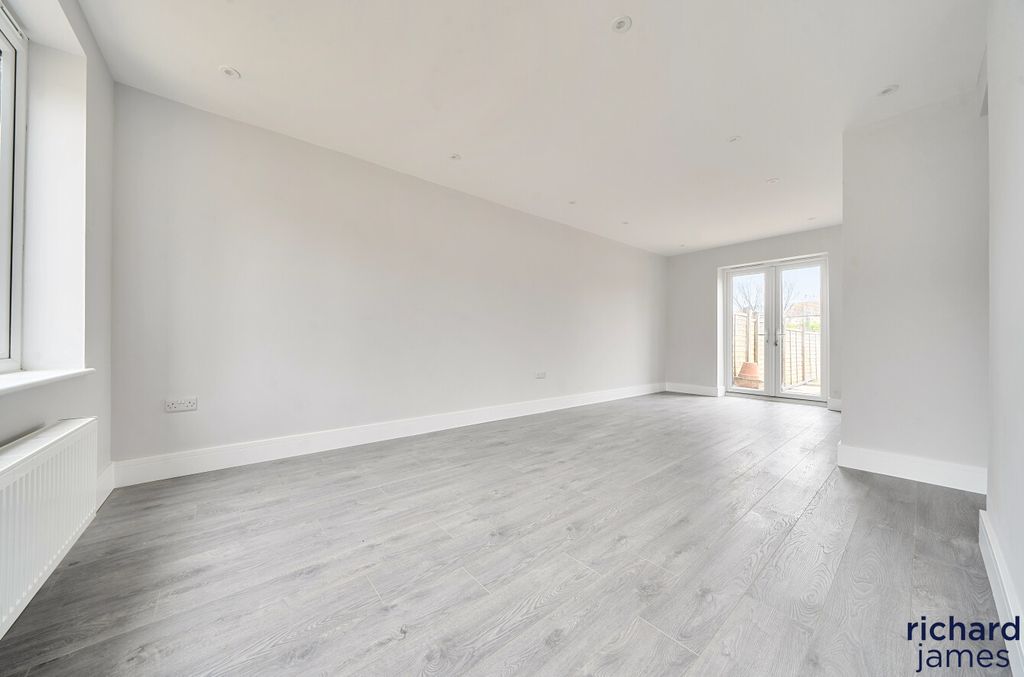 Property photo 3 of 12 c5F3470A4c7A46dc8158Bcdd8E3E38Bf