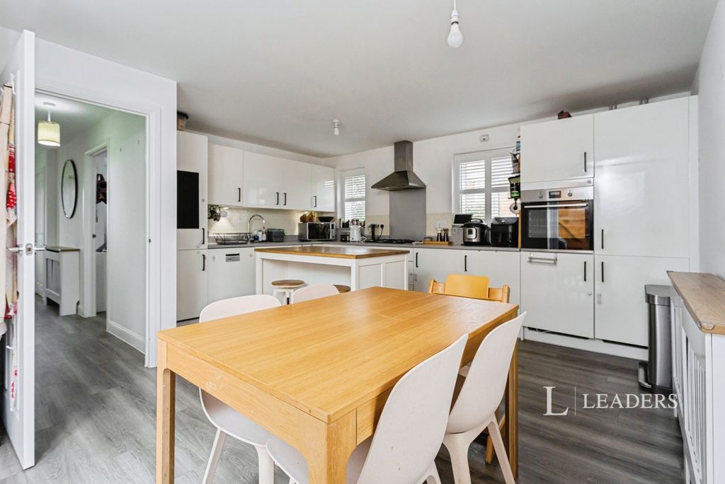 Property photo 3 of 18 Pbox-Img.Jpg