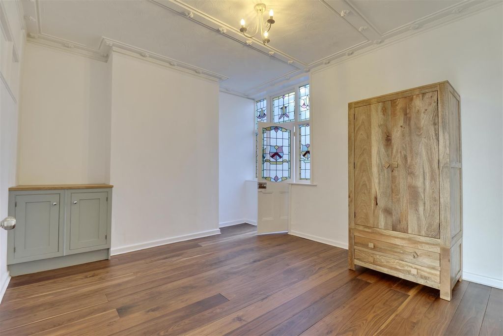 Property photo 3 of 21 447D1631-253B-4C6E-840B-E90614E42699_1_201_A.Jpeg