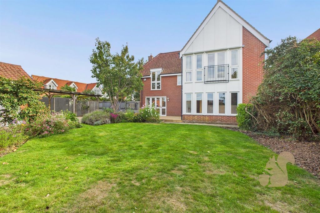 Property photo 3 of 34 Cam03877G0-Pr0260-Still032.Jpg