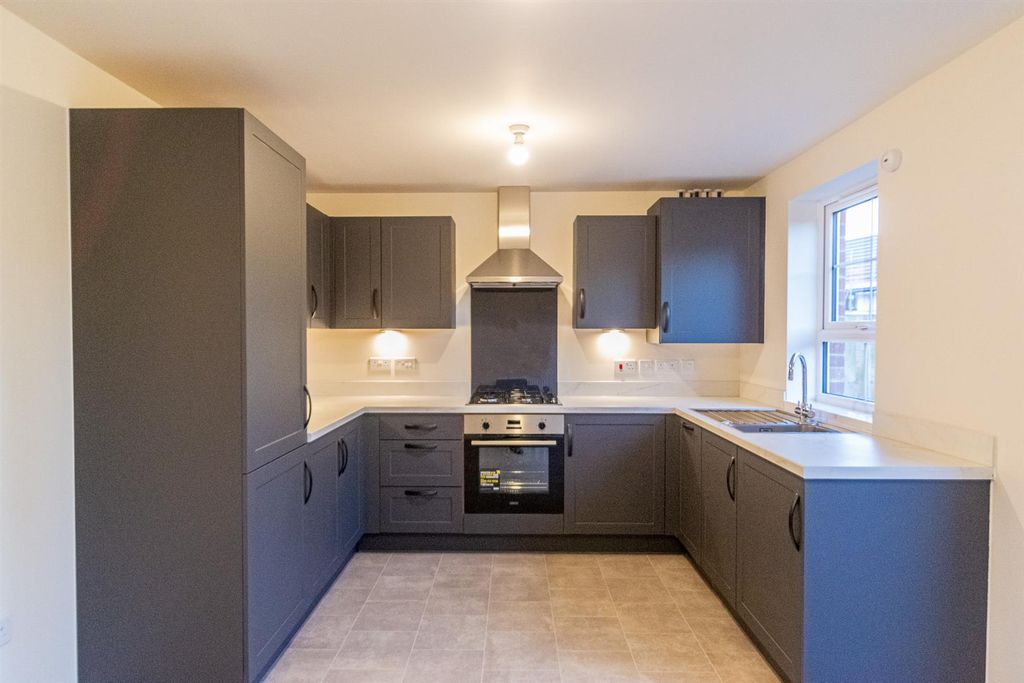 Property photo 2 of 12 Dining Kitchen