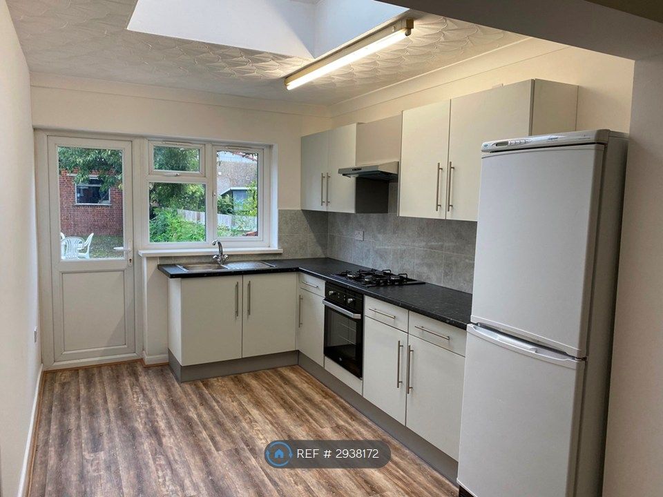 Property photo 1 of 11 Kitchen