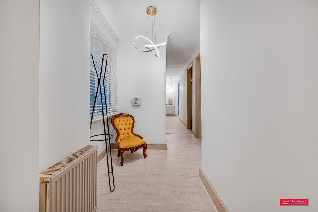 Property photo 3 of 14 Photo (4)