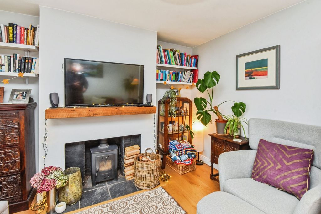 Property photo 2 of 20