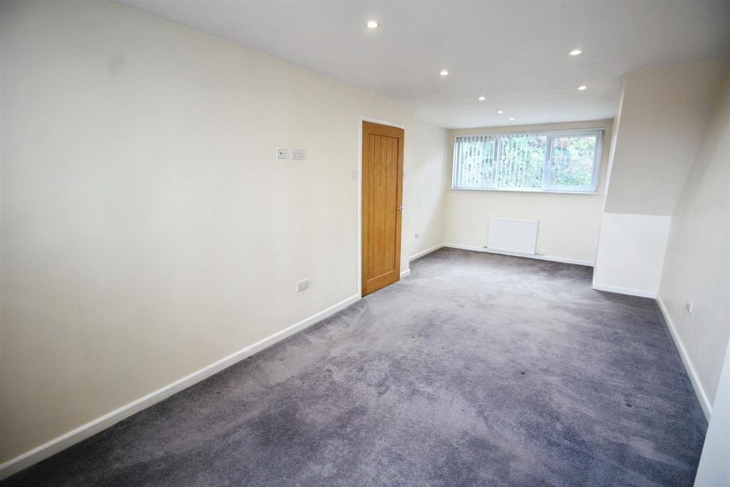 Property photo 3 of 14 Main Bedroom