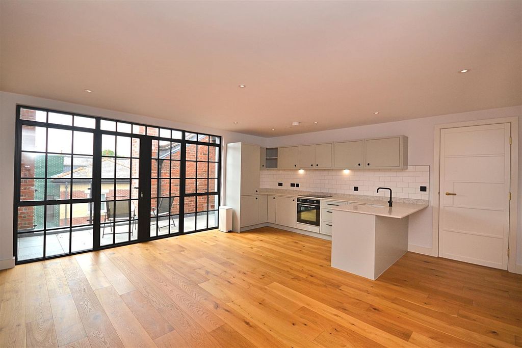 Property photo 2 of 10 102.Png