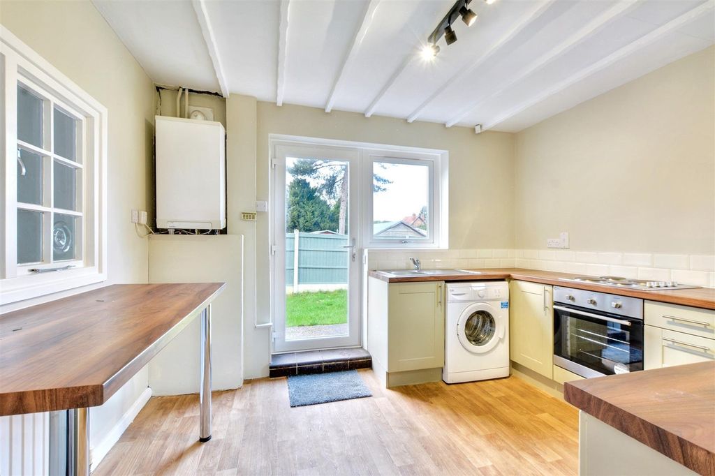Property photo 3 of 19 Kitchen