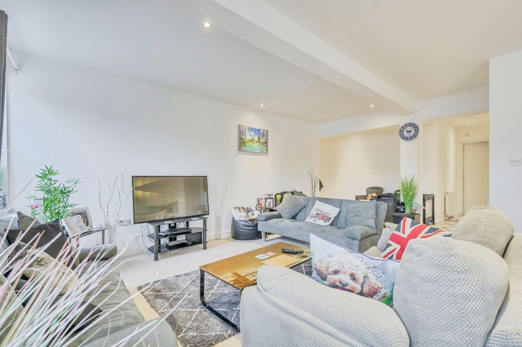 Property photo 3 of 17 Photo