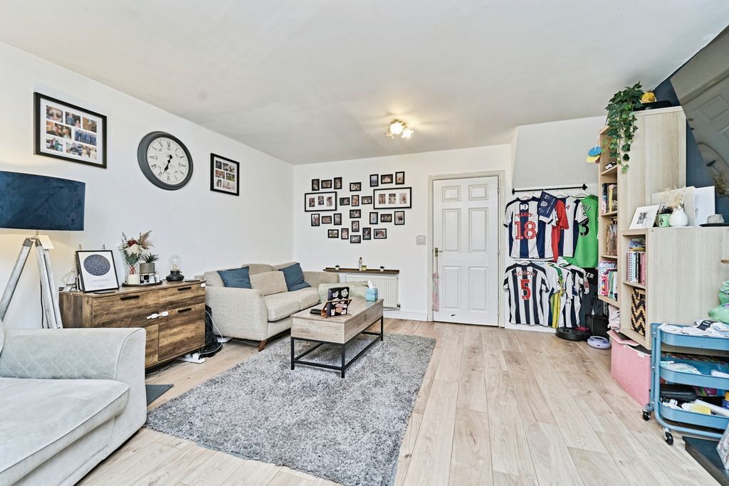 Property photo 3 of 14