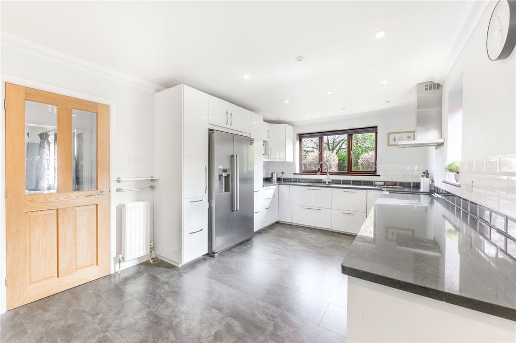 Property photo 3 of 33 Picture No. 25