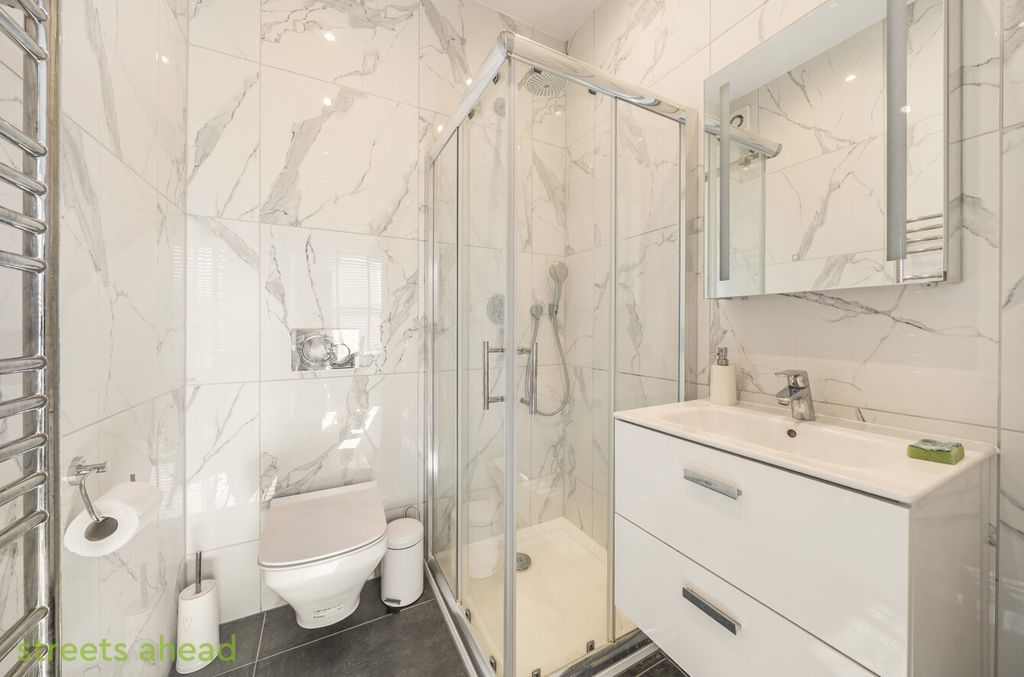 Property photo 3 of 10 1740456F-9Ae0-4cd...