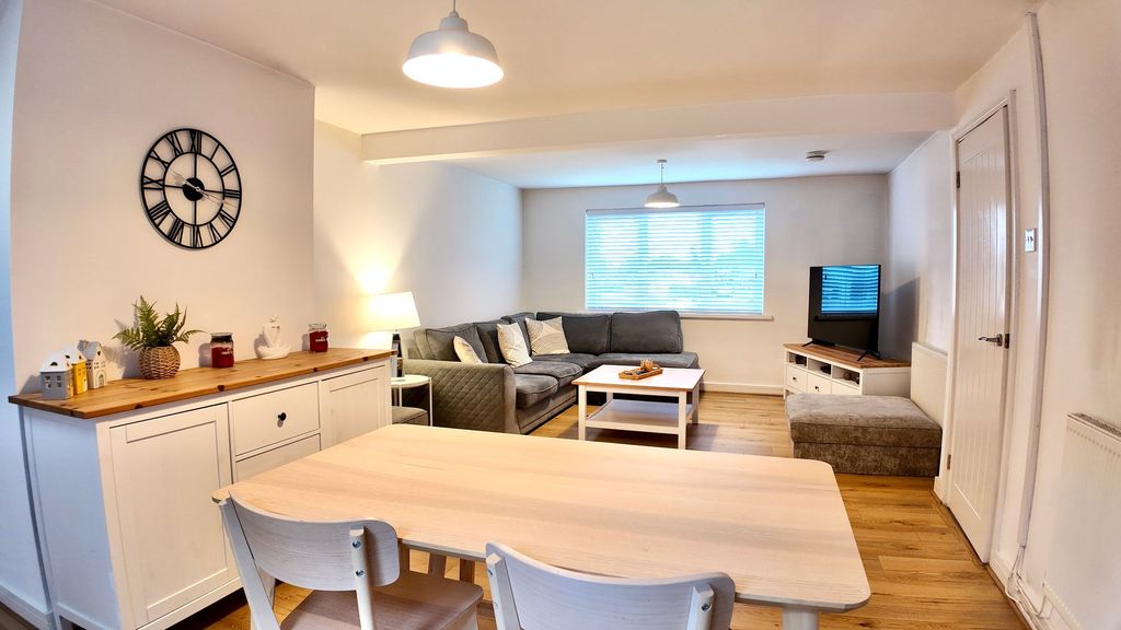 Property photo 3 of 23