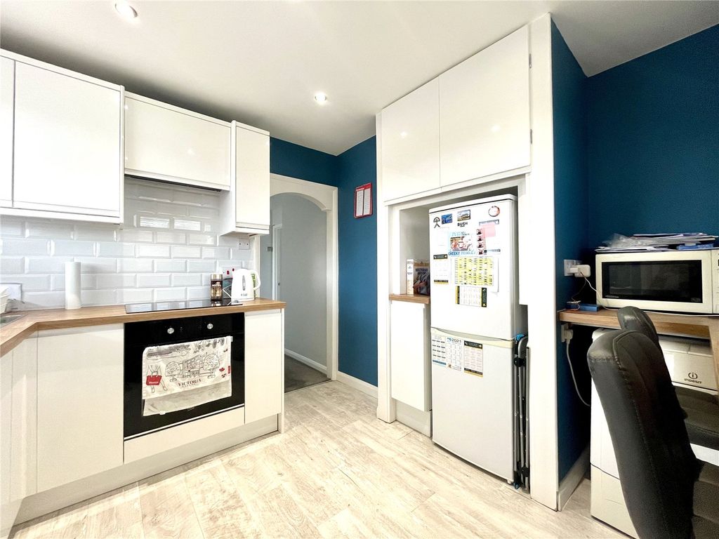 Property photo 3 of 11 Kitchen