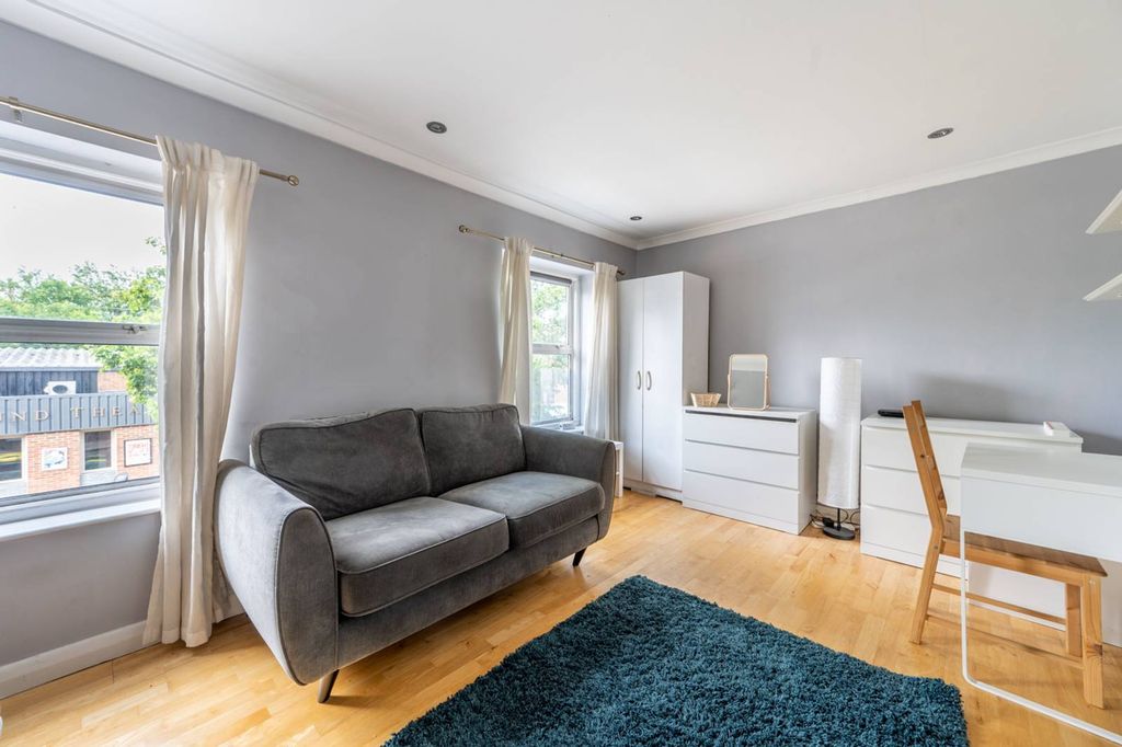Property photo 1 of 6