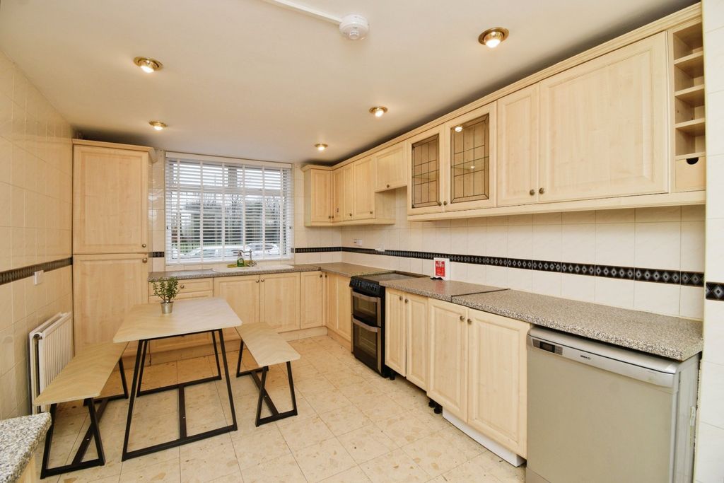 Property photo 2 of 20 Kitchen/Dining