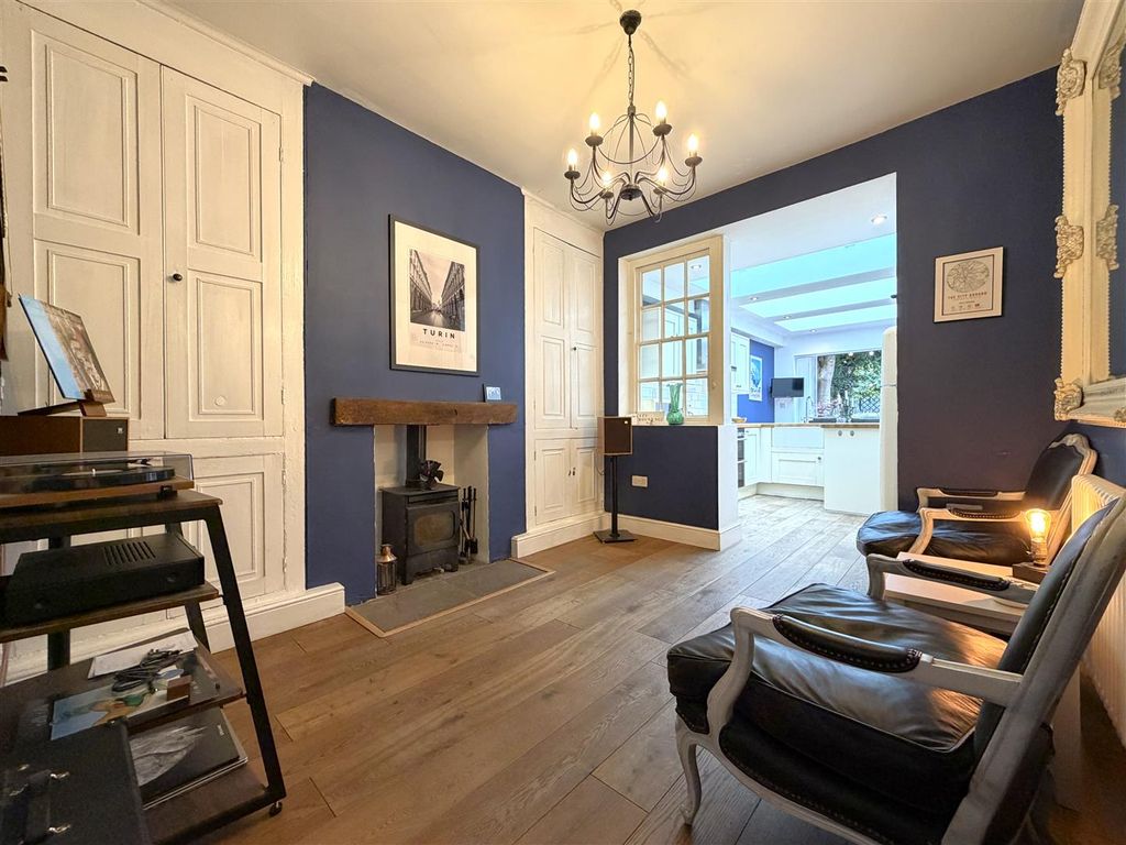 Property photo 2 of 27 Sitting Room 882
