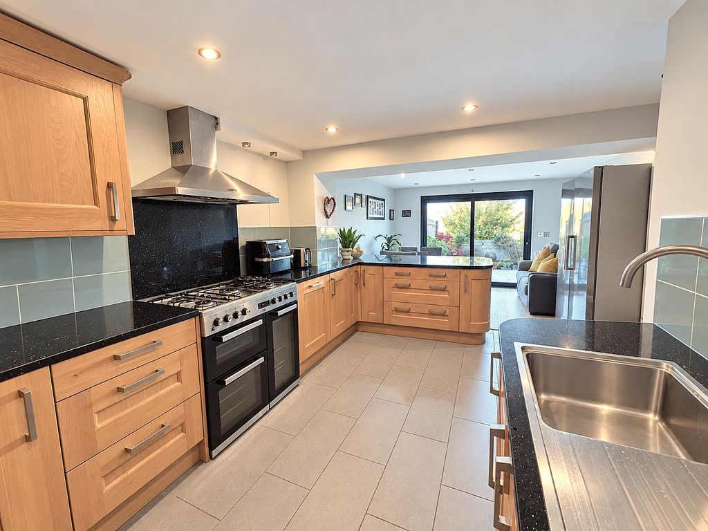 Property photo 2 of 18 Kitchen