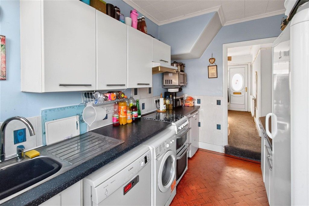 Property photo 2 of 9 Kitchen