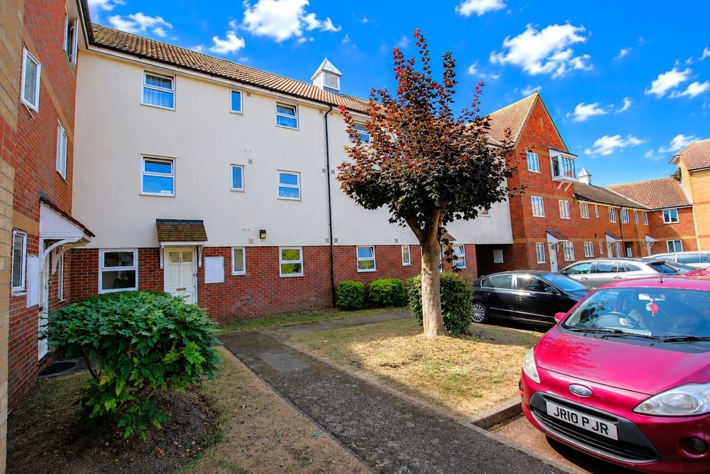 Property photo 1 of 14 Marina Point, West Road, Clacton On Sea.