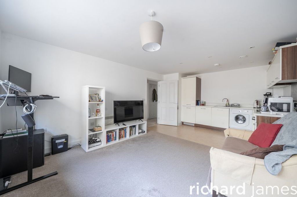 Property photo 3 of 11 44B96632087E42c3B28c7919c8129ce7