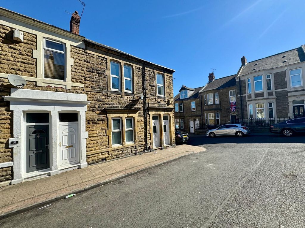 Property photo 1 of 9 3 Bedroom, Upper Floor Flat To The Market, Located On Asher Street, Gateshead, Ne10