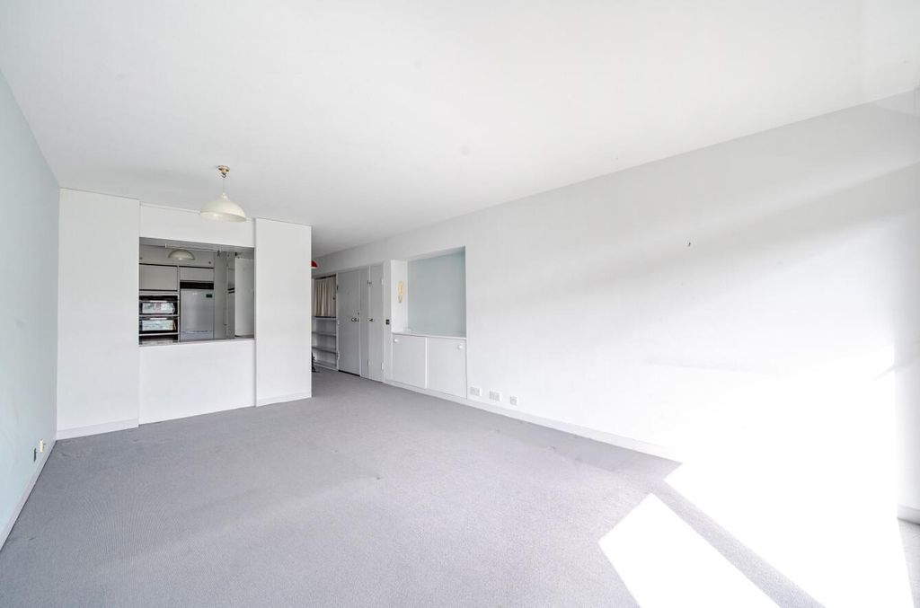 Property photo 3 of 19 1340667-11-68A77d55611c3.Jpg