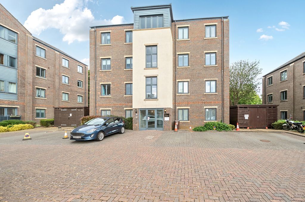 Property photo 1 of 9 1454800-19-69Fa16...