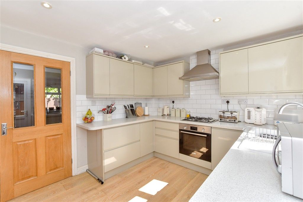 Property photo 2 of 9 Kitchen