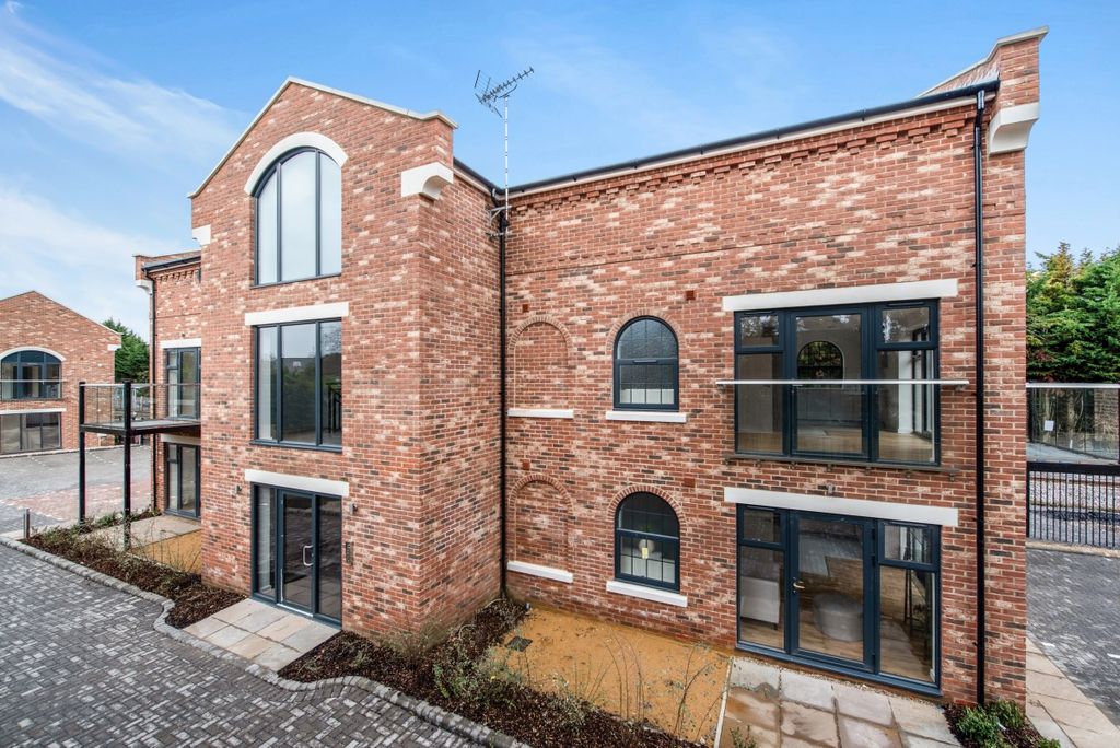 Property photo 2 of 16 Palatine Place-32