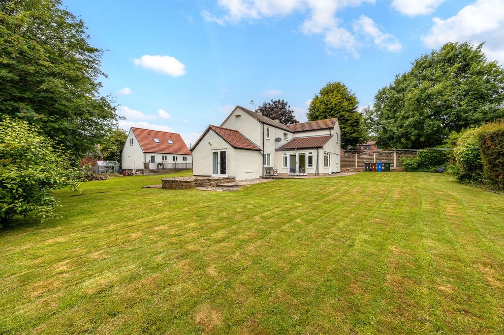 Property photo 2 of 39