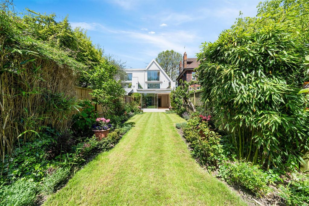 Property photo 1 of 20 27 Elsworthy Road Nw3 3BT-No Watermark-8.Jpg