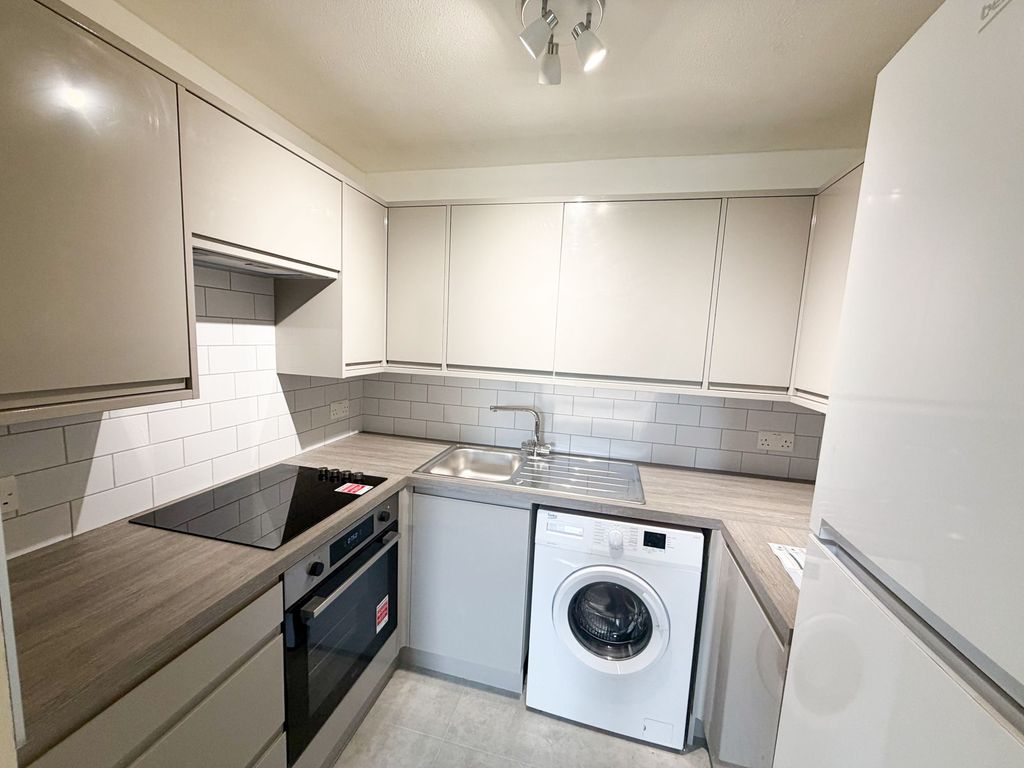 Property photo 2 of 11 Lime Court E11