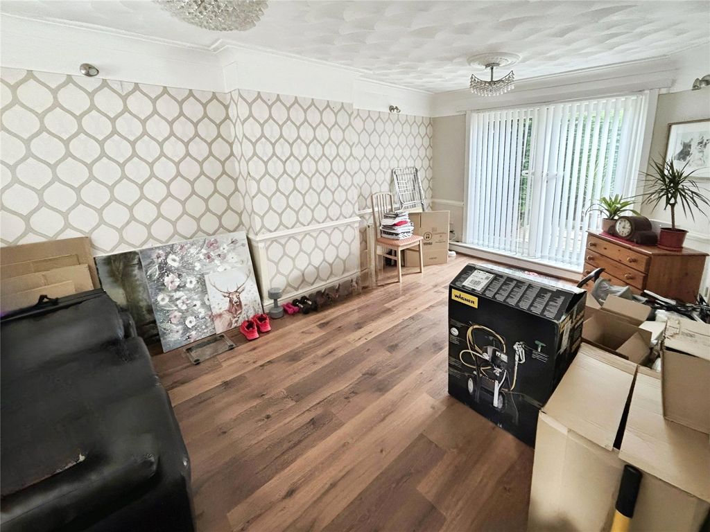 Property photo 3 of 16 Picture No. 11