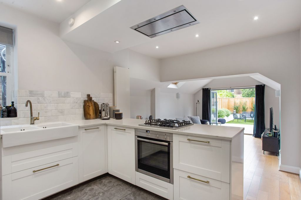 Property photo 3 of 13 Queensmill Road