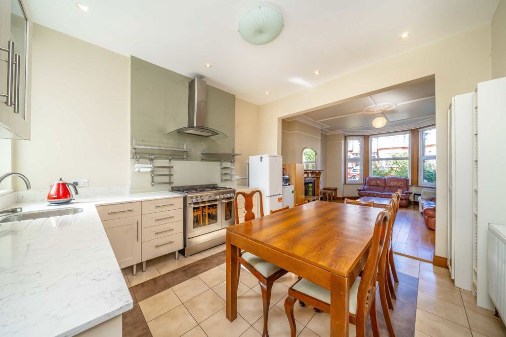 Property photo 2 of 7