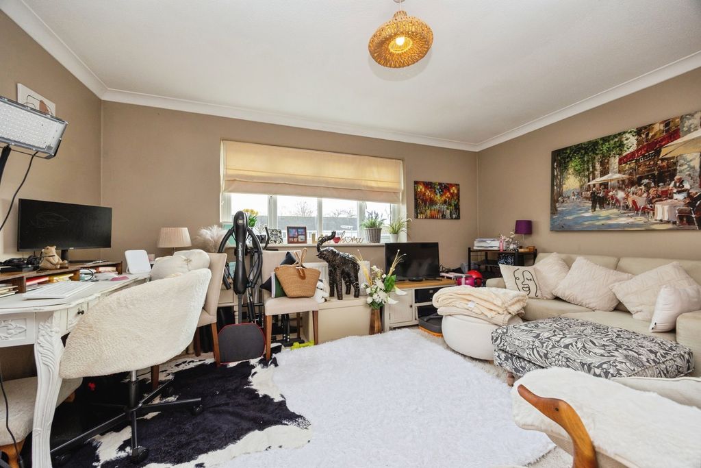 Property photo 3 of 9 Pbox-Img.Jpg