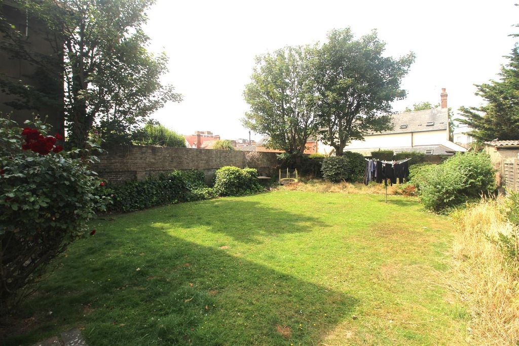 Property photo 2 of 3 Communal Gdn Pic 3.Jpg