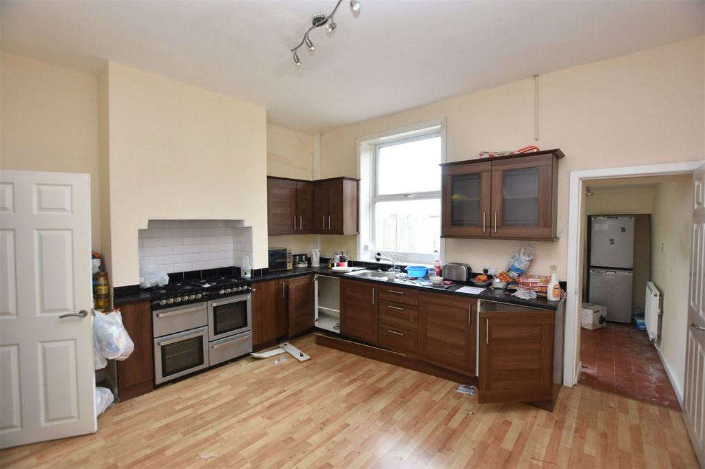 Property photo 2 of 4 Kitchen