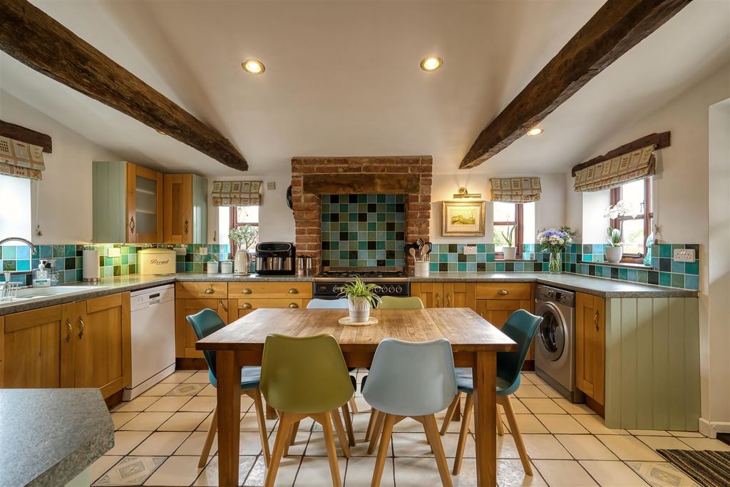 Property photo 3 of 9 Kitchen