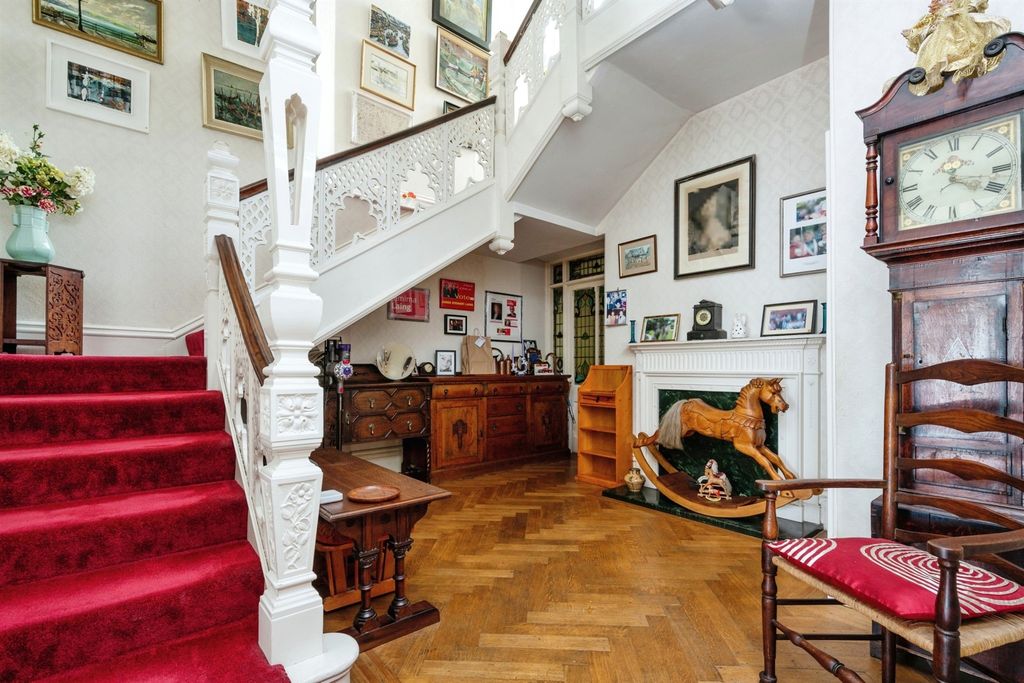 Property photo 3 of 17