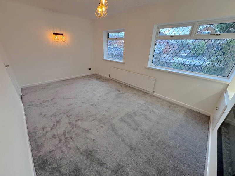 Property photo 3 of 20 Lounge