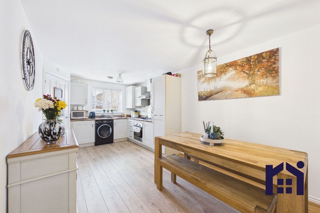 Property photo 3 of 27 Dining Kitchen