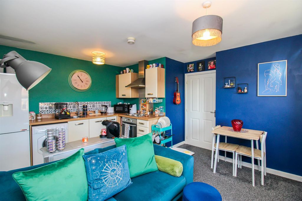 Property photo 2 of 11