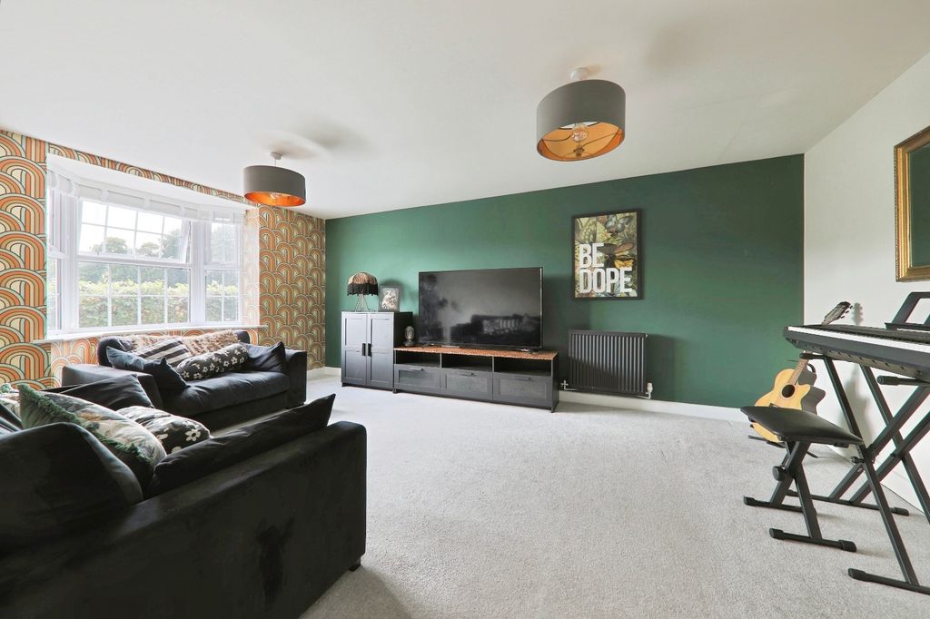 Property photo 2 of 18 4269595