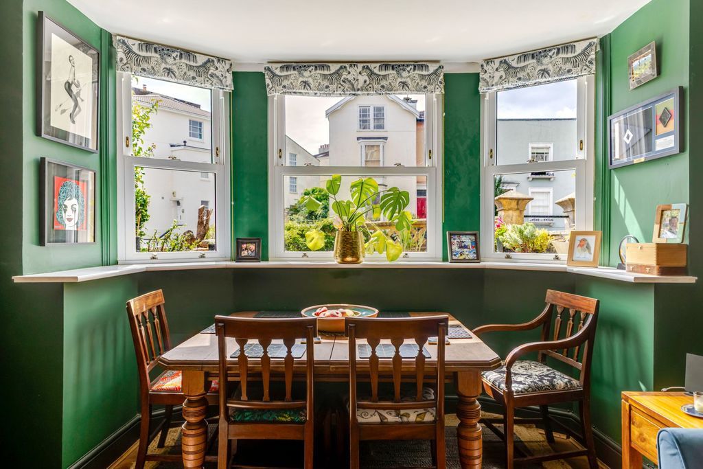 Property photo 3 of 11 Dining Area