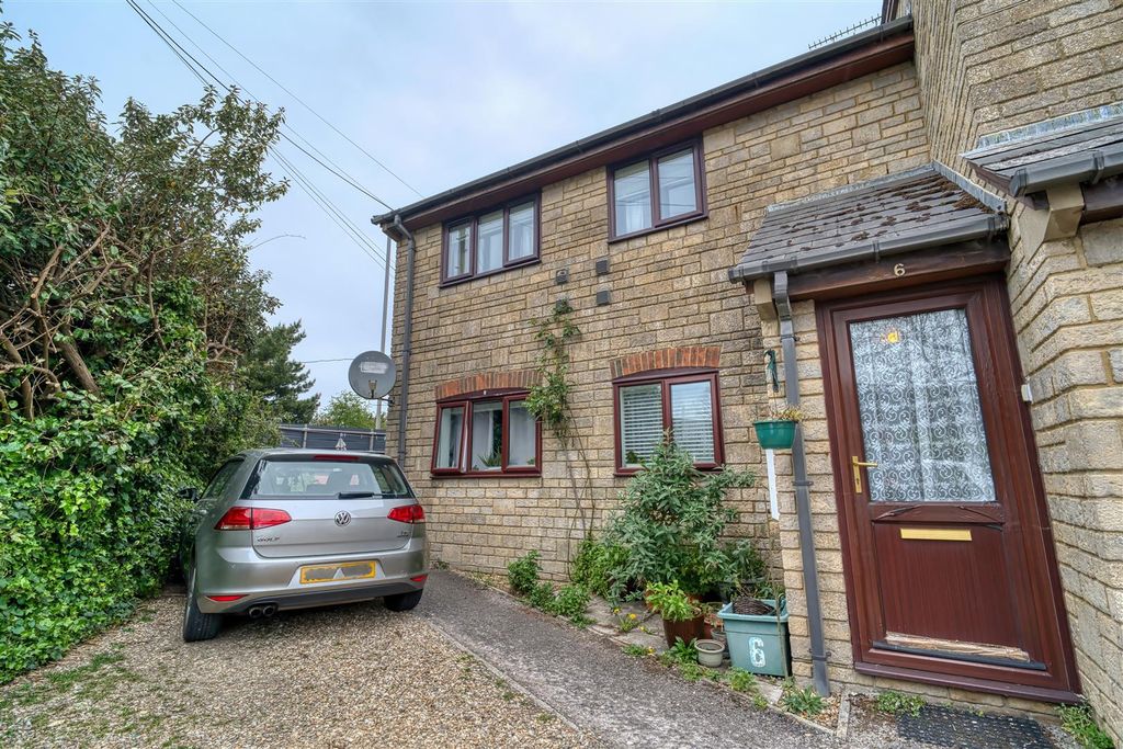 Property photo 1 of 7 Front