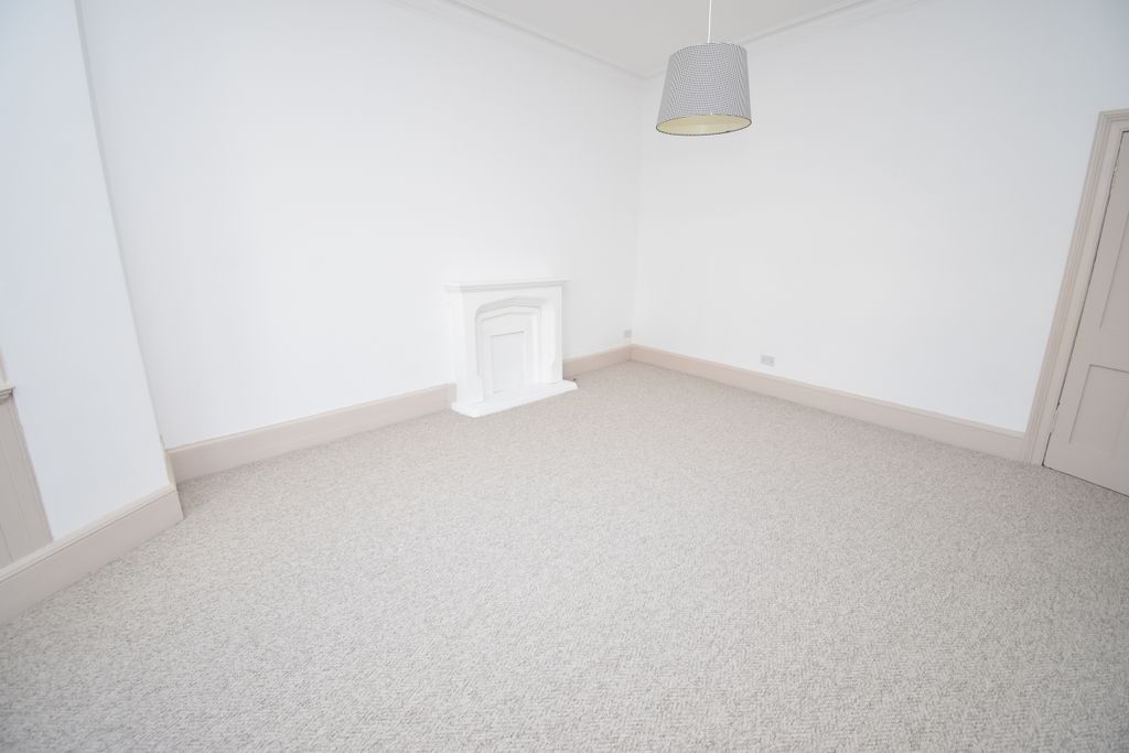Property photo 3 of 21 Lounge