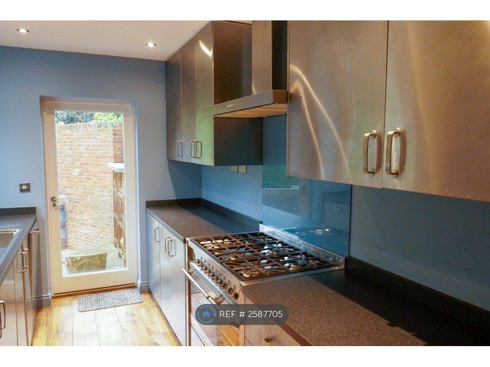 Property photo 2 of 25 Kitchen