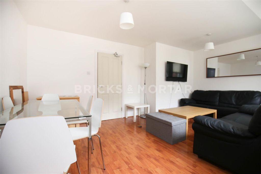 Property photo 1 of 11 c2Nhg6_6Woo0Mc6-Gs2Nwvc1Ve0.Jpg